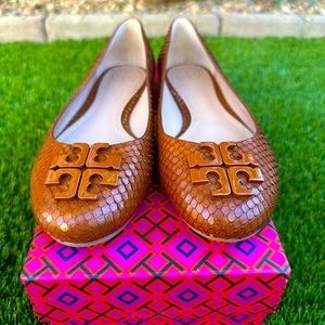 Tory Burch Ballet Flats, size 6.5, NIB Lowell 2 Brown, Glossy Snake Print